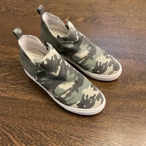 Steve Madden Crushin High Top Slip-On Sneaker